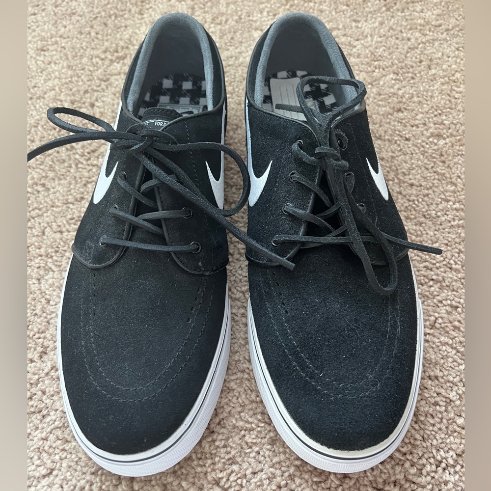 Never worn black Nike Janoskis. Men’s size 11.